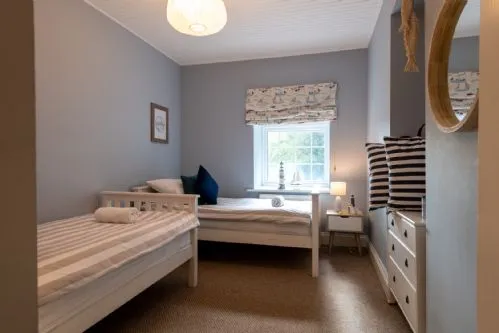 Ty Fferam Bailey downstairs twin room