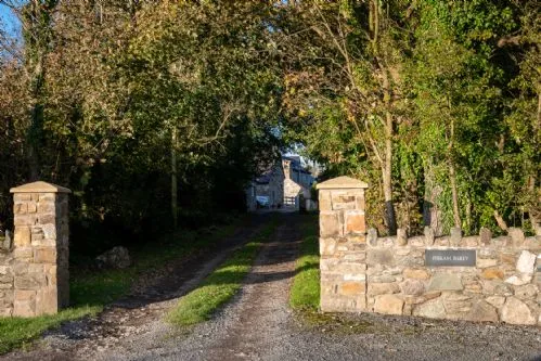 Ty Fferam Bailey Driveway