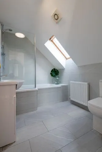 The Moorings - Upstairs superking ensuite