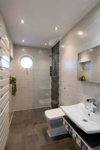 Hafan Shower Room