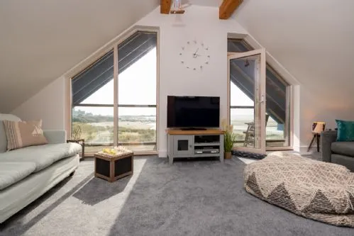 Niwl Y Mor - upstairs living room with a view