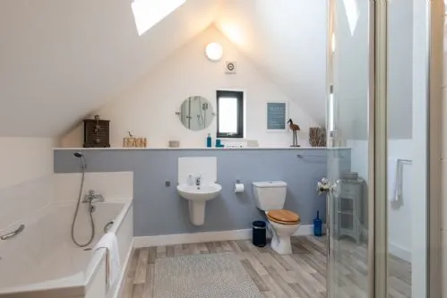 Niwl Y Mor - family bathroom