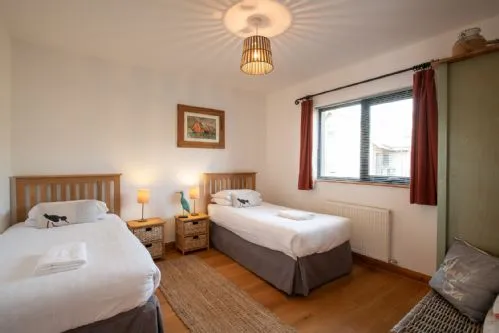 Niwl Y Mor - twin bedroom