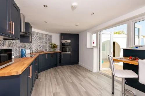 Coed Y Llan kitchen