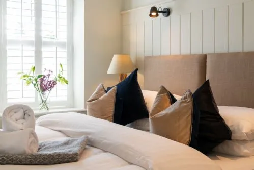 The Nest at The White Eagle - super king bed