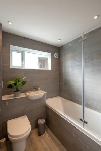 Spring Tide - Bathroom
