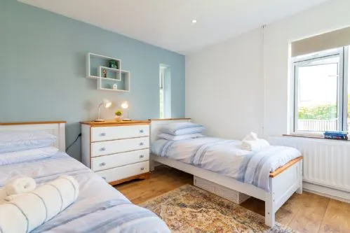 Faraway twin room 