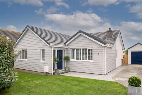 Off the Hook - Front of property - Rhosneigr