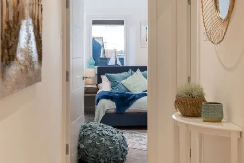 Sea Breeze - Door to bedroom