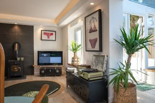 Kiloran - living room and record player