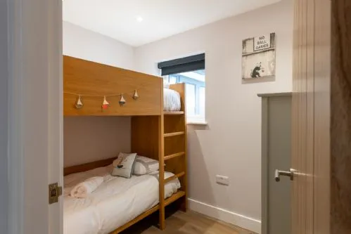 Stone's Throw - Bunk room