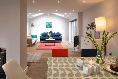 Stone's Throw - Living area