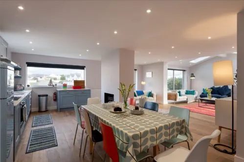 Stone's Throw - Dining area