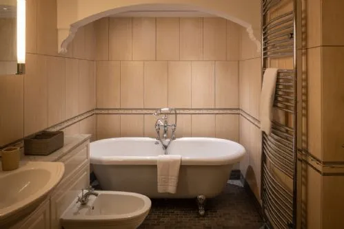 White Cottage Super-King En-Suite