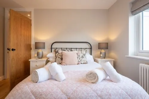 Bron Wendon double bed