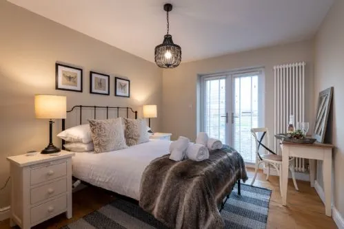 Bron Wendon double bedroom
