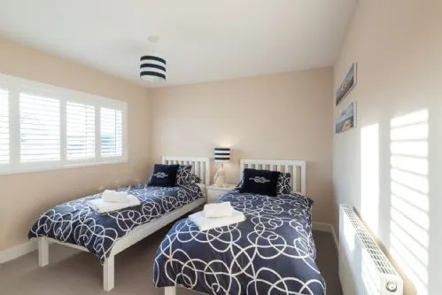 Out of the Blue - Twin bedroom