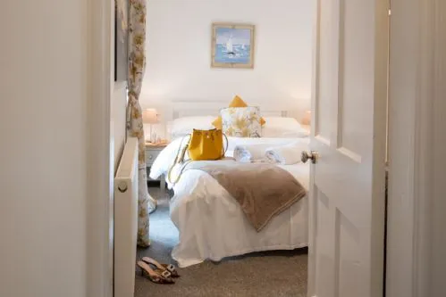 Lan Y Mor - downstairs double bedroom