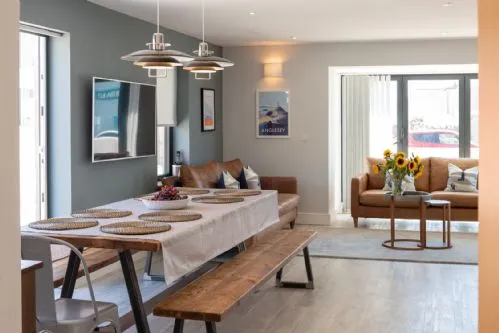 Trem Y Don Dining Table