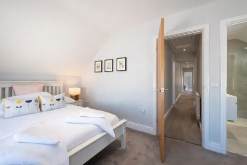 Trem Y Don Double Bedroom En-suite