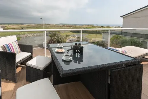 Lakeside - balcony