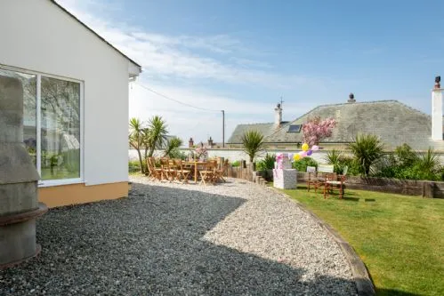 Ty Traeth Garden and Patio