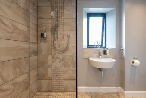 Ty Rhos Newydd Bedroom 4 en-suite