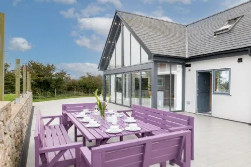 Ty Rhos Newydd Outdoor Dining