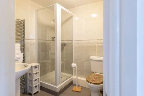 Ancones downstairs double bedroom en-suite