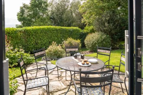 Penyrorsedd - Garden table