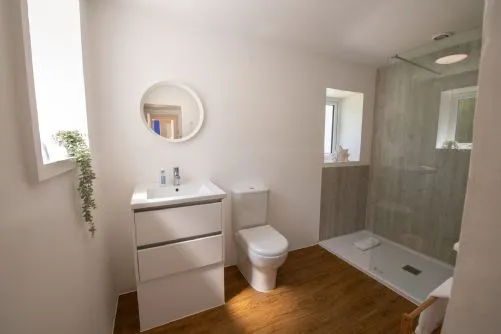 Ty Capel Bach Bathroom