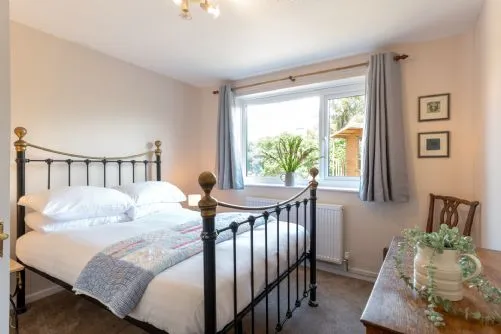 Ty Heulwen Double Bed