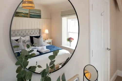 The Little Nest - mirror reflection