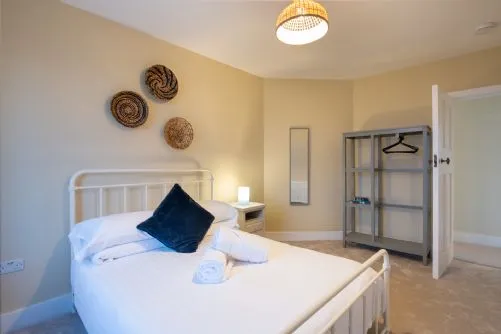 Twn Pwll Double Bed