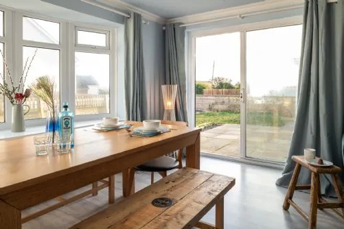 Ty Tywod Dining Table