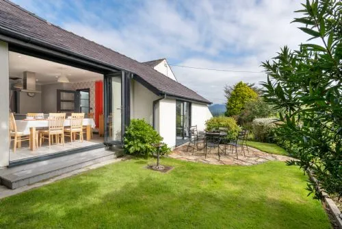 Penyrorsedd - External side of property