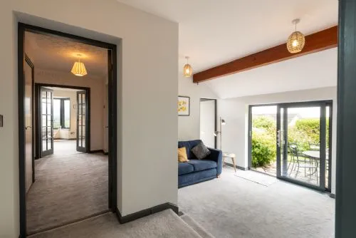 Penyrorsedd - Hallway and sofa
