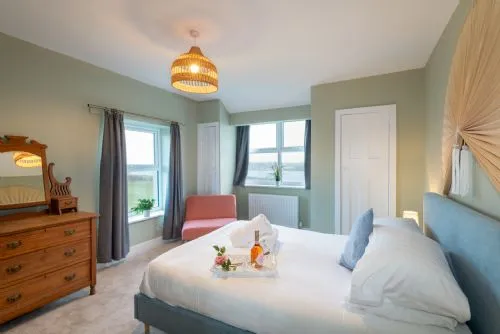 Twn Pwll Super King Bed