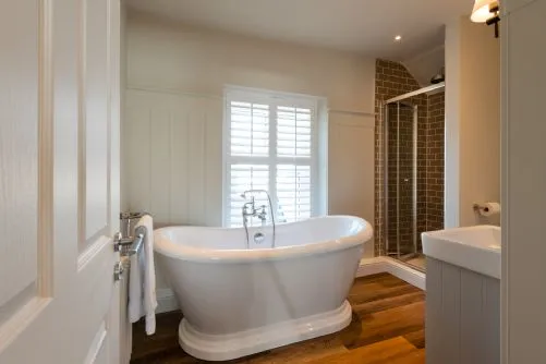 The Roost - The Nest at The White Eagle - family bathroom