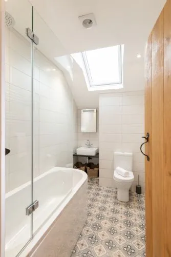 Fronallt - family bathroom