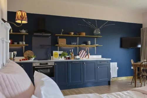 The Hoot - view to kitchen