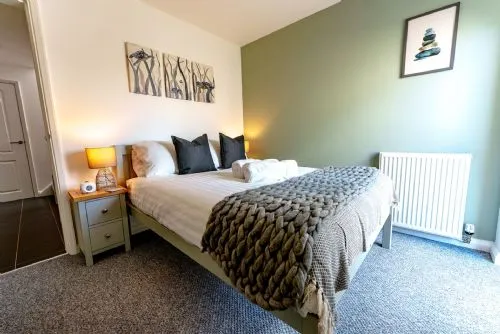 Cool Waves front bedroom