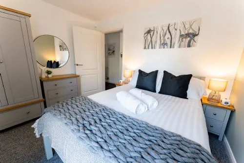 Cool Waves front bedroom bed