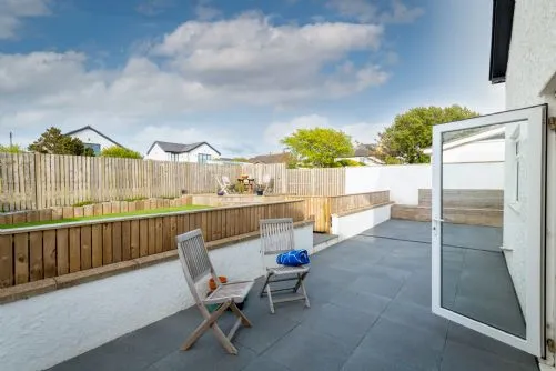 Cae Cloc patio