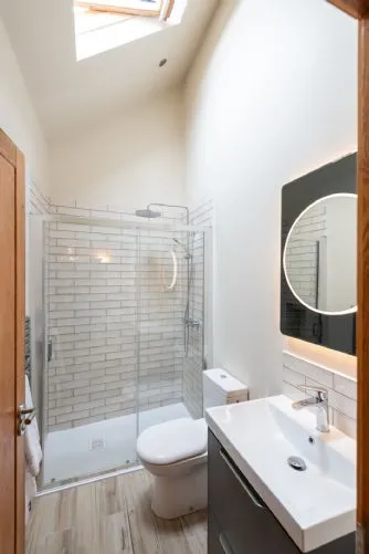 No. 9 The Dairy shower room