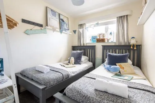 Hafan Downstairs Twin Bedroom