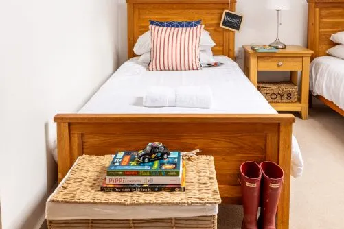 Ty Traeth Single Bed and Storage