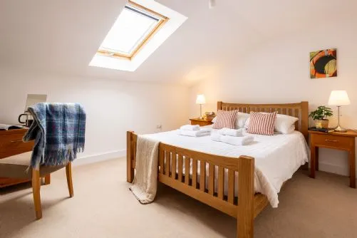 Ty Traeth King Bedroom 