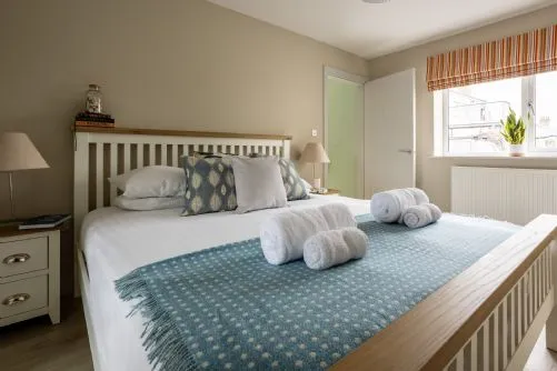 Awelfa King Downstairs bedroom