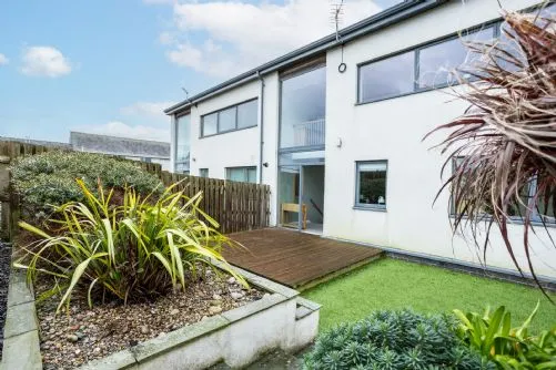sea sway back exterior